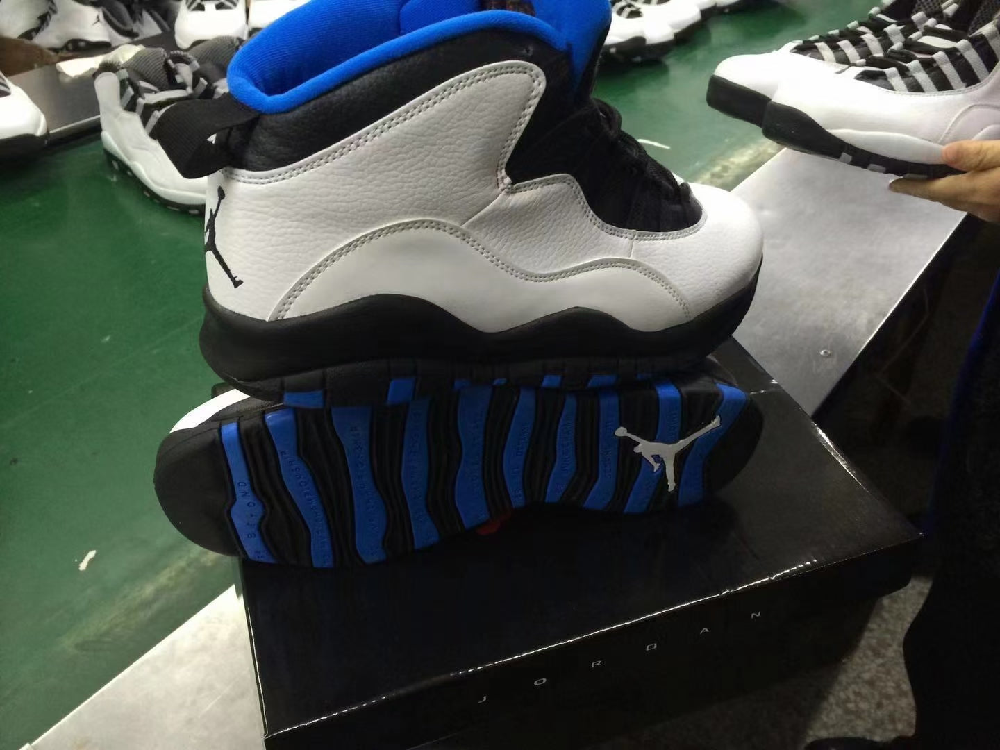 aj10