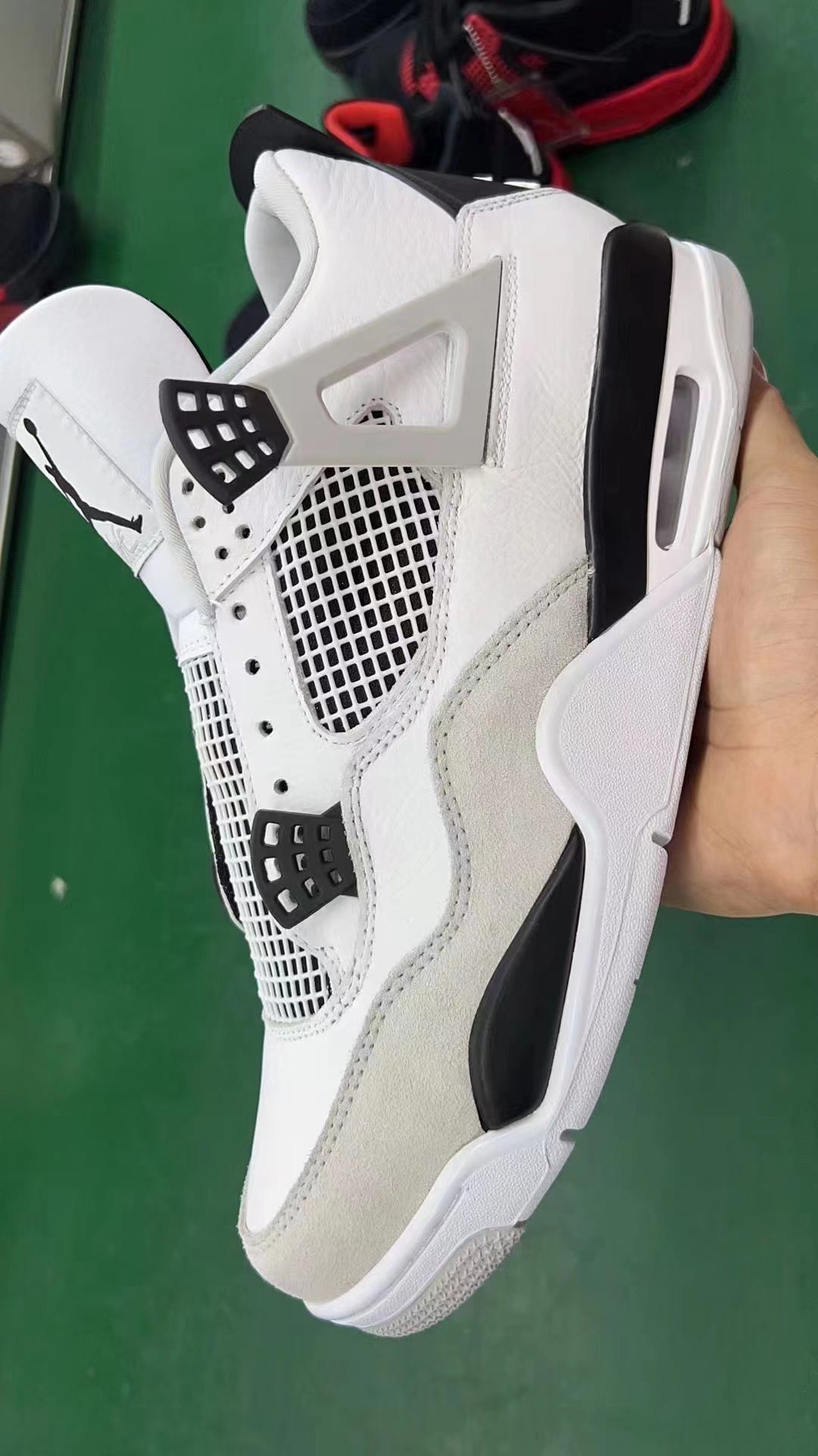 aj4