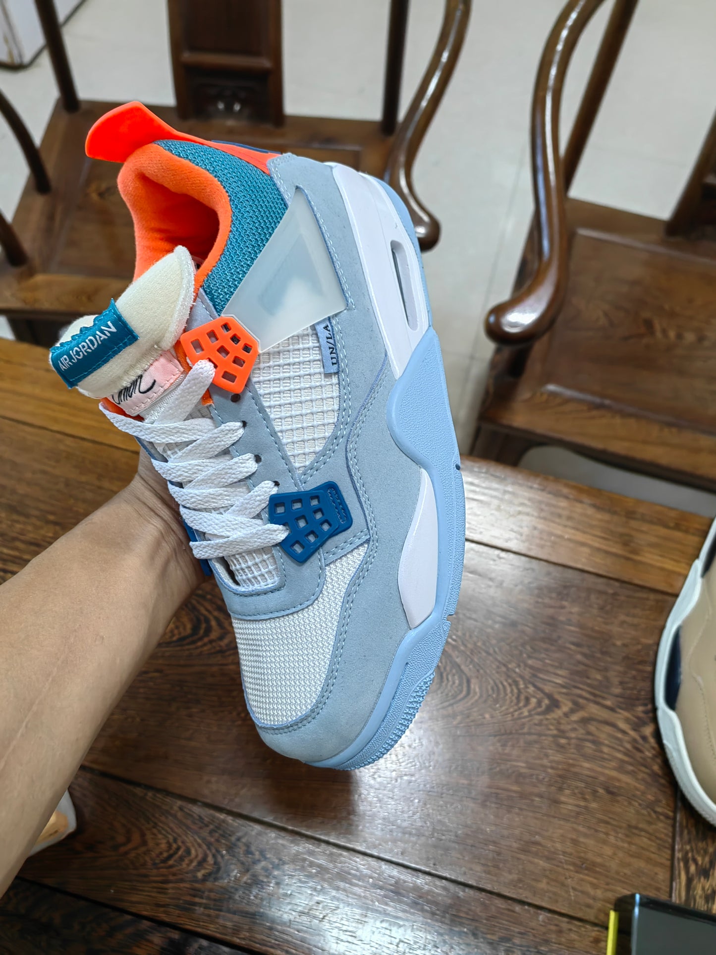 aj4